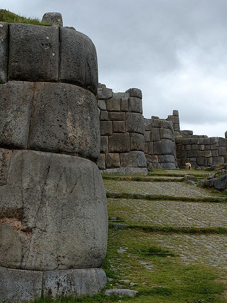 The Sacsayhuaman walls}{sacsayhuaman_pixinnnet-450px